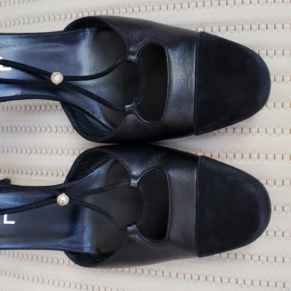 CHANEL CC LOGO FAUX PEARL STRAPS PUMPS - Picture 3 of 11